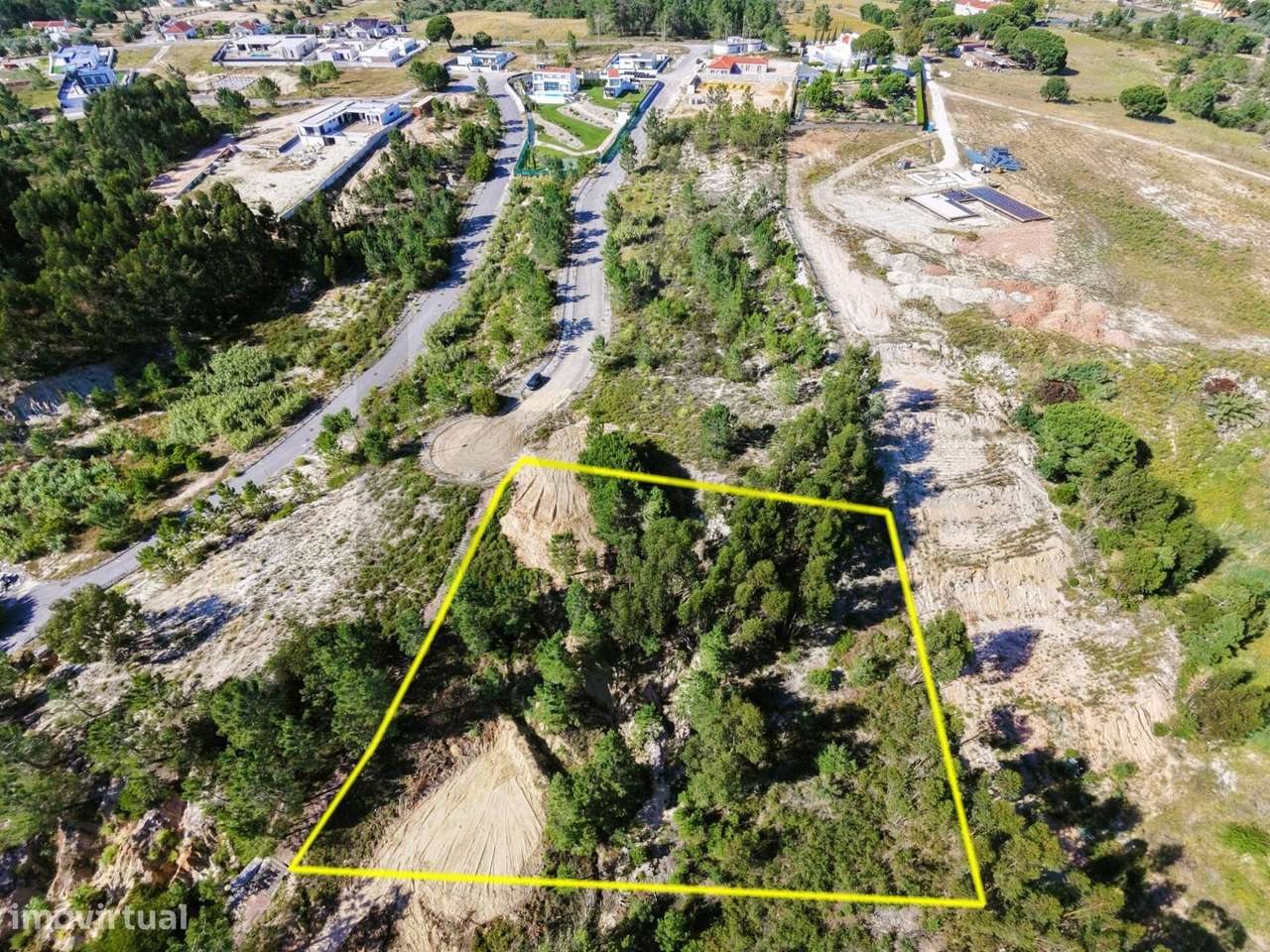 2 Terrenos Urbanos com Vista Panorâmica Ideal para Moradias de Luxo --6