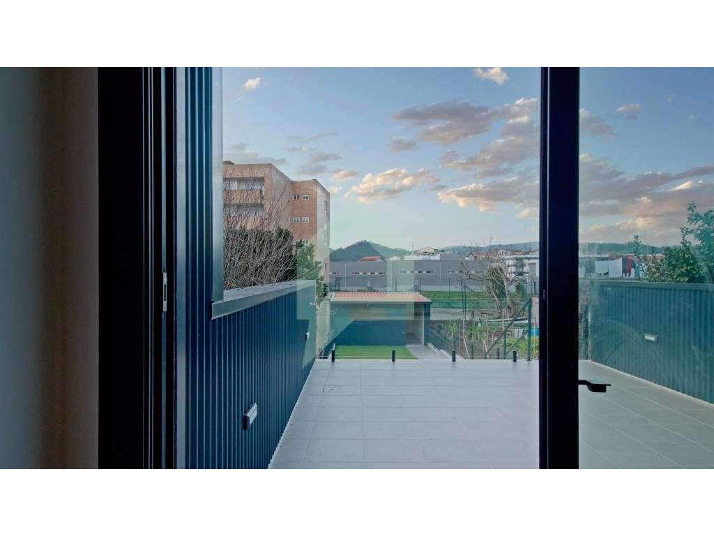 Moradia totalmente remodelada, com 3 quartos, na cidade de Barcelos.-54