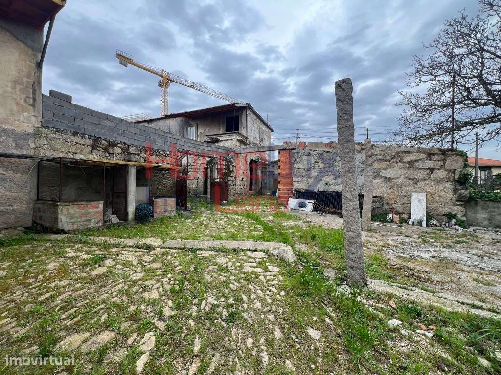 Terreno com Ruinas em Águas Santas-44
