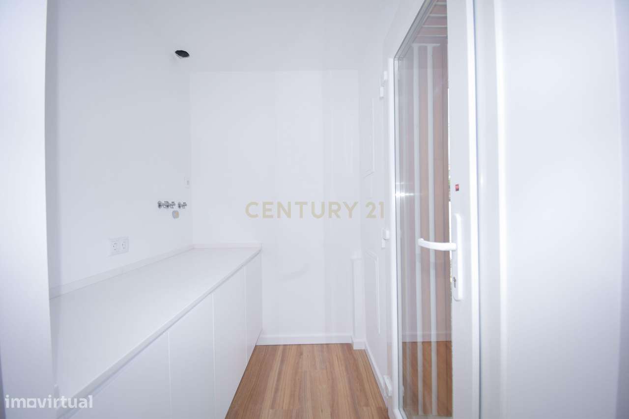 Moradia T4 de Arquitetura Moderna e Sustentável em Famões - Casal do R - Grande imagem: 2/52