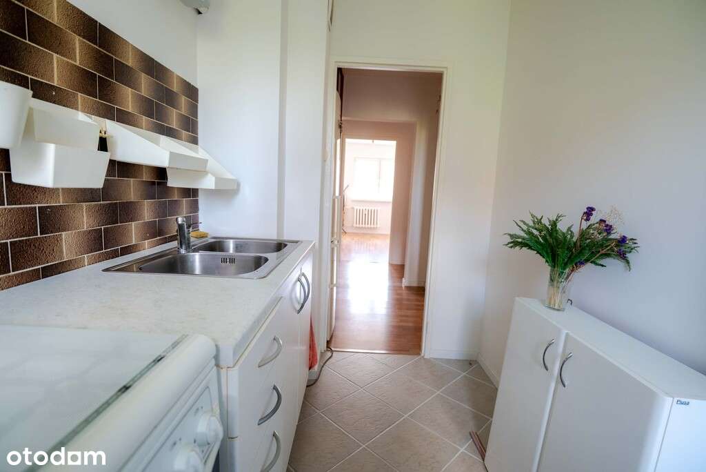 3 pok. z widną kuchnią przy metrze i parku Urlicha-9