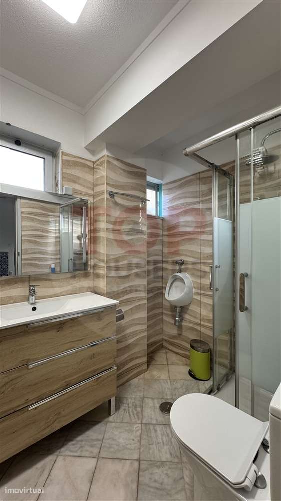 Apartamento T4 com elevador no centro de Faro-14