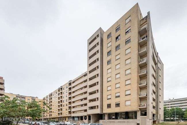 APARTAMENTO T3 COM ÁREAS GENEROSAS : Centralidade e conforto total-23
