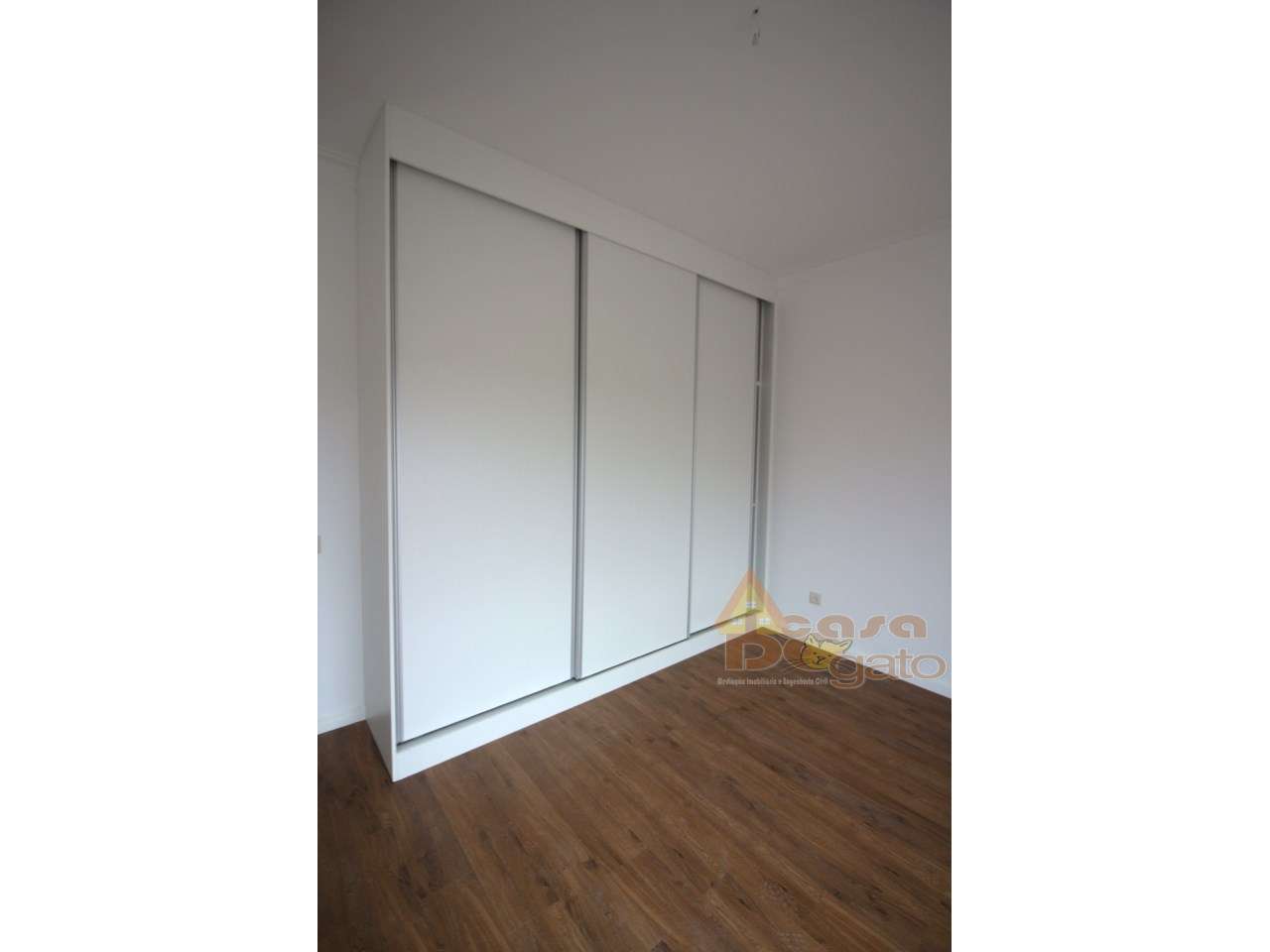 Apartamento Remodelado com boas varandas-23