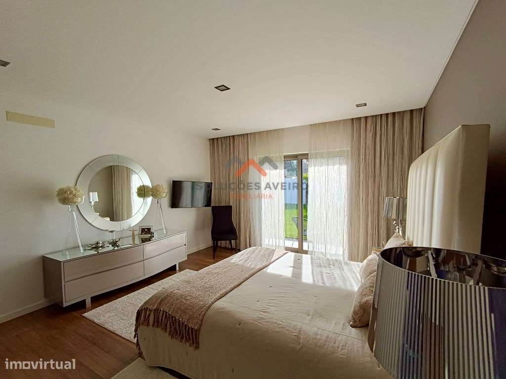 Moradia Contemporânea de Luxo com jardins tropicais e Design Exclus...-32