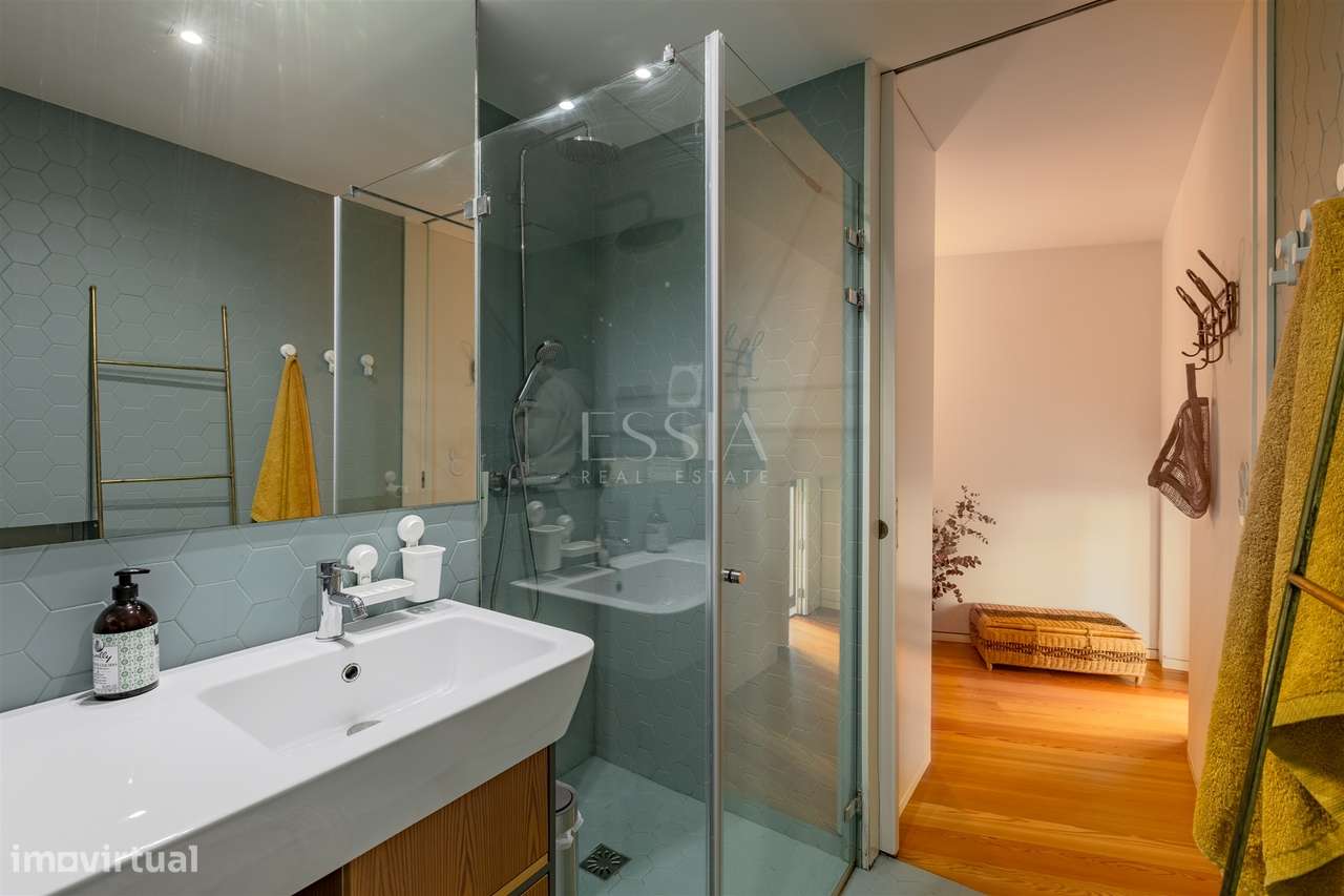 Apartamento T1 com Vista Rio na Alfândega do Porto-10