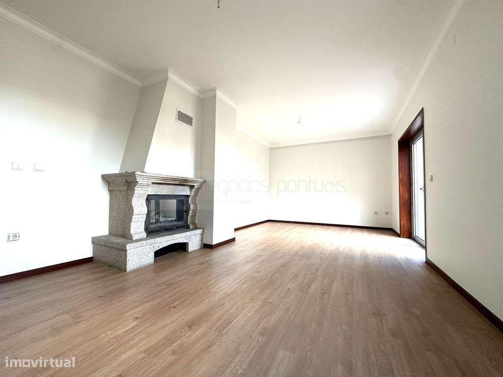 Apartamento T3 ultimo andar com terraço e marquise, garagem individ...-10