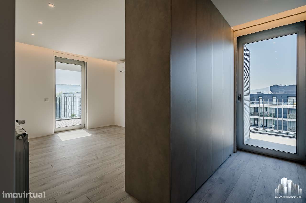 Fantástica Penthouse T4 com três Frentes e um Terraço de 120m2!-39