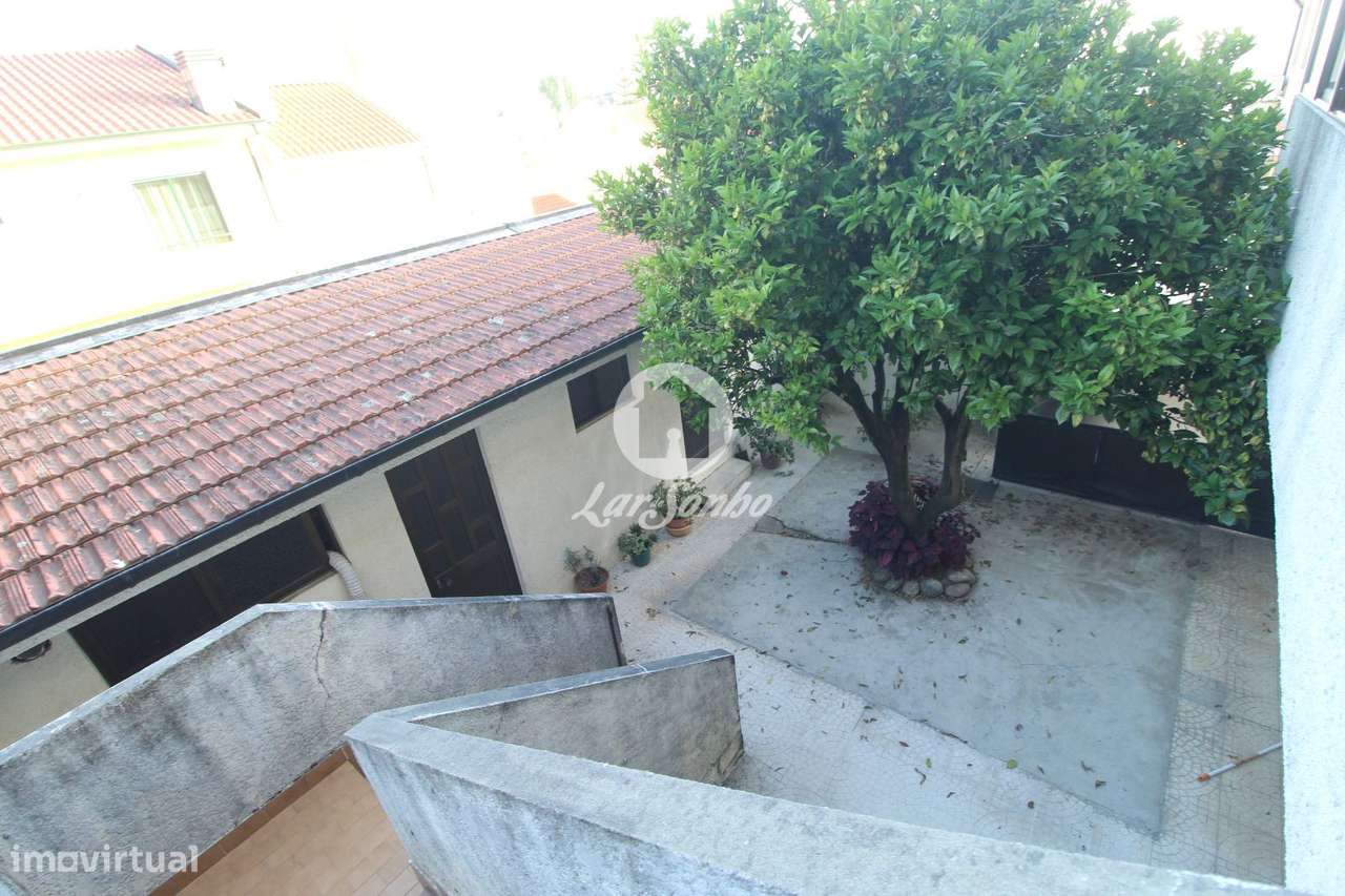 Imponente moradia T4 com 3 frentes na zona da Missilva em Baguim do...-36