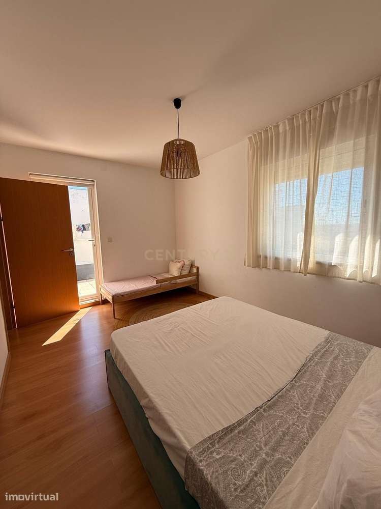 Magnifica T3 com Piscina no Corval-35