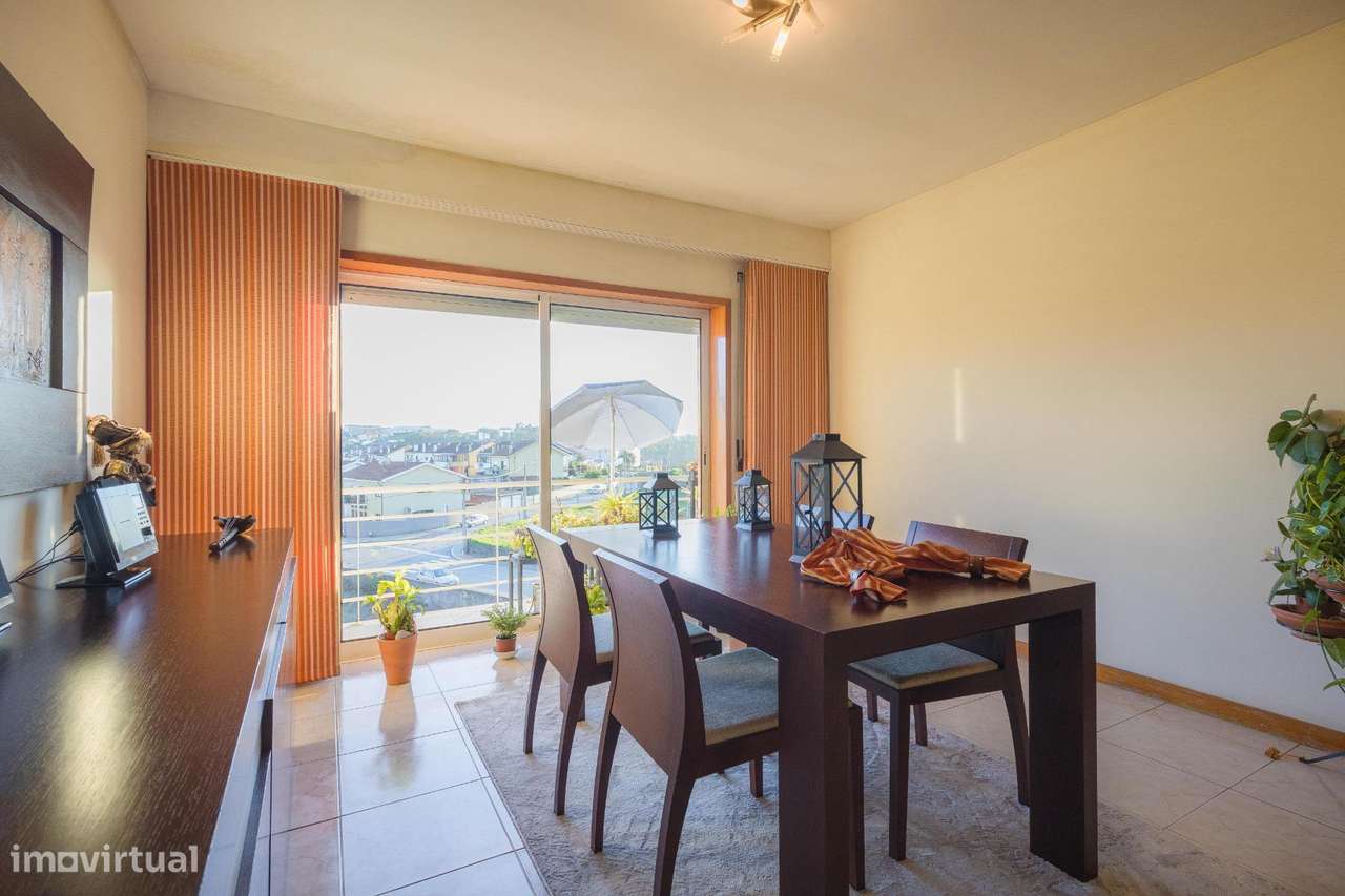 Apartamento T2, Gondomar, com varanda e 2 lugares de garagem-2