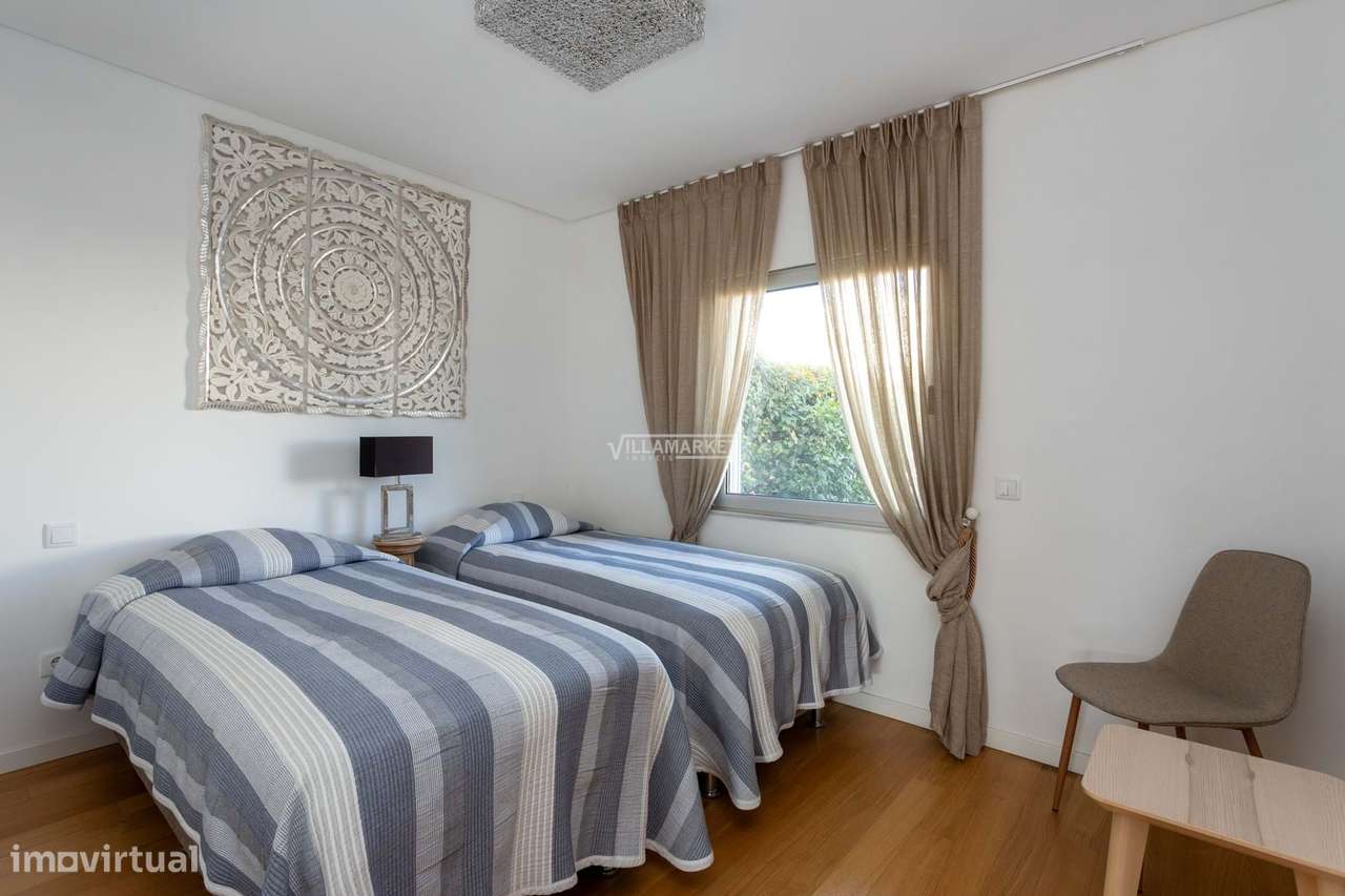 LUXUOSA VILLA V3 + 1 COM PISCINA E GARAGEM PRIVATIVA SITUADA NA CORREE-23