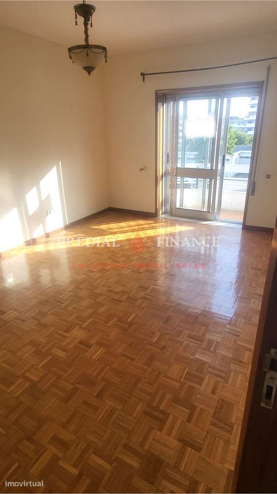 T2+1 Luminoso com Garagem Ampla em Ramalde – Zona em Valorização-18