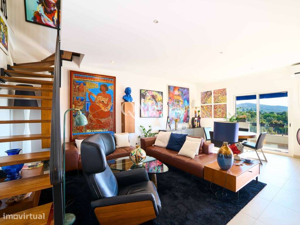 Duplex contemporâneo de três níveis em Santa Bárbara de Nexe, Algarve-2