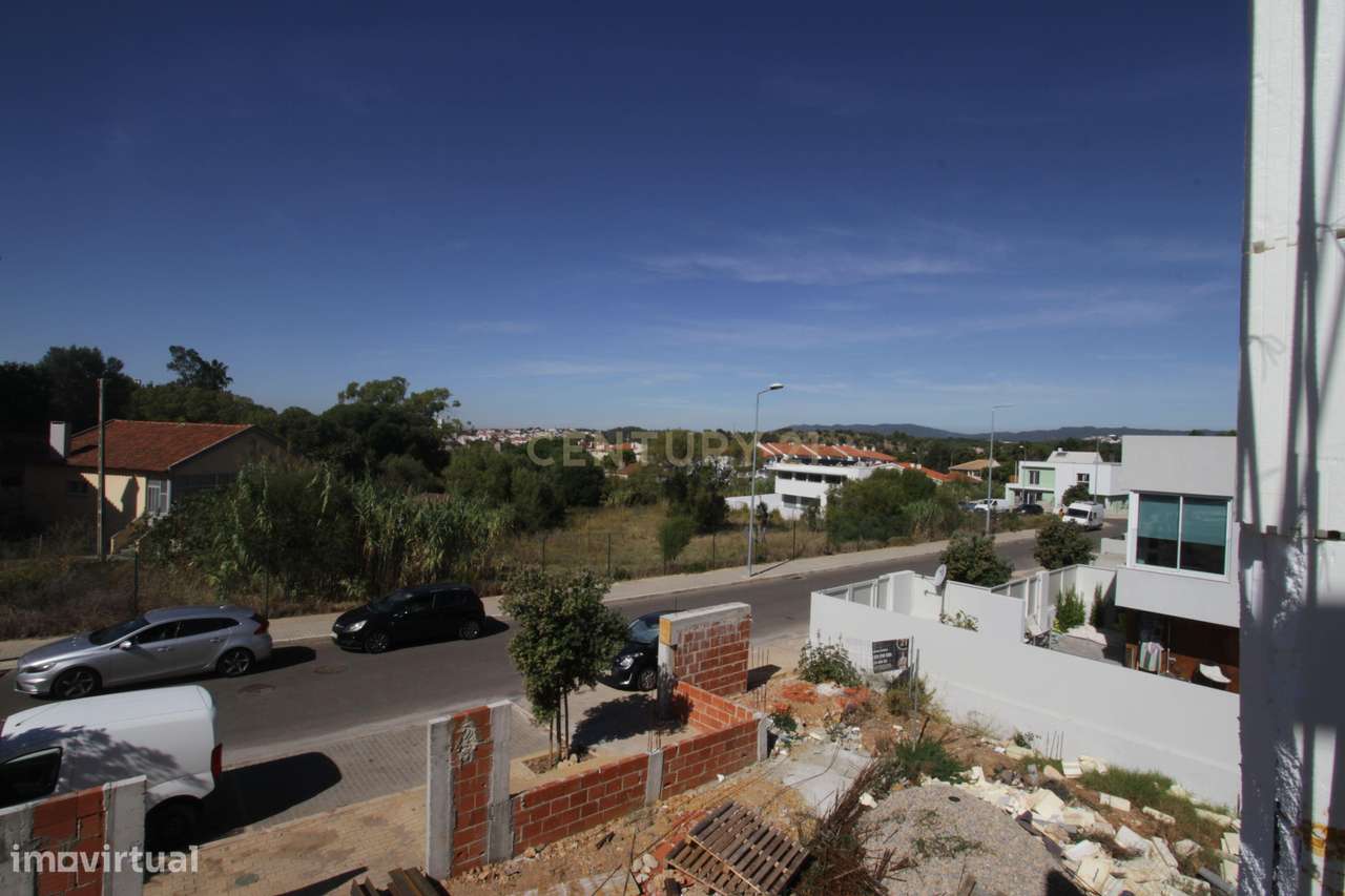 Lote de Terreno com projeto aprovado, fundações e cave-8