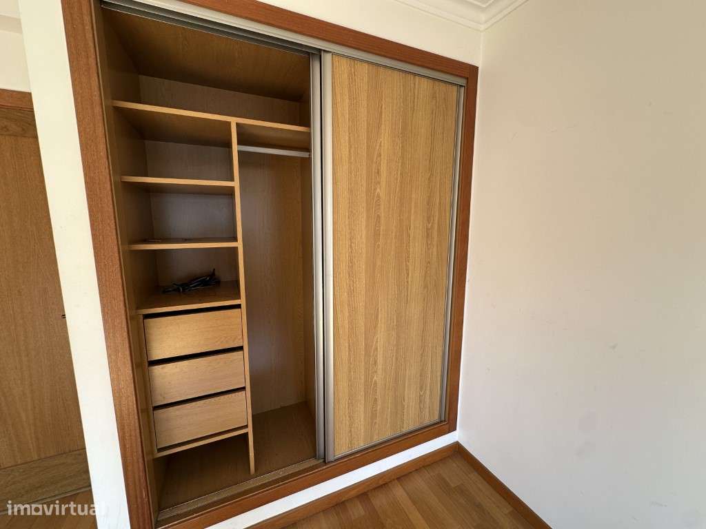 T3 com Varanda, Arrecadação e 2 Lugares de Garagem-15