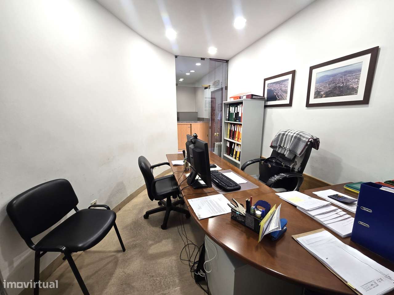 Espaço Comercial Versátil com 222m² – Excelência em Setúbal-11