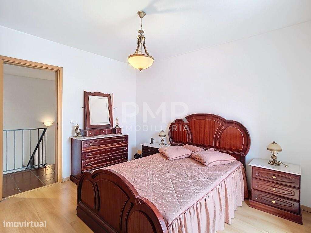 Moradia T4 em Santa Clara-8