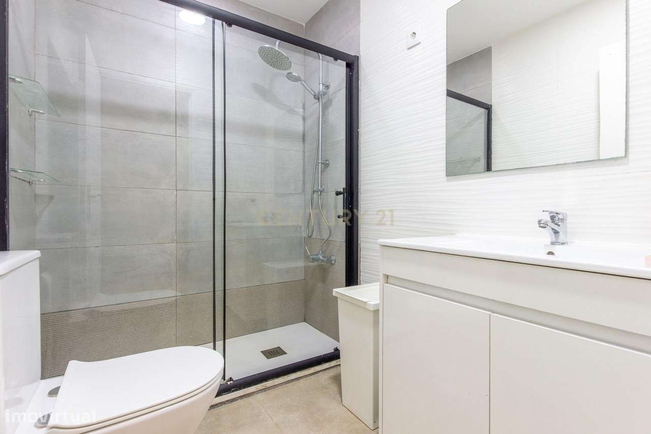 Excelente Apartamento de 4 Assoalhadas com Terraço e Sótão Independent-24