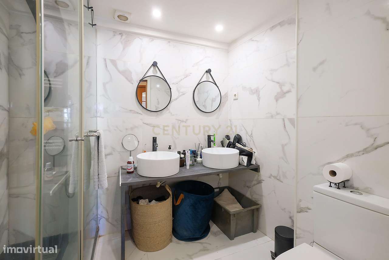 Apartamento T3  remodelado no Pragal-7