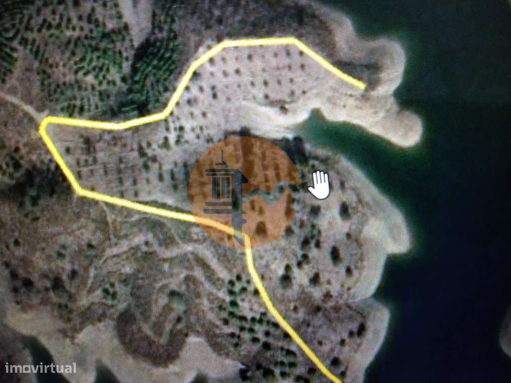 TERRENO COM 27.600 M2 - JUNTO AO LAGO - POSSIBILIDADE DE CONSTRUIR ... - Grande imagem: 2/60