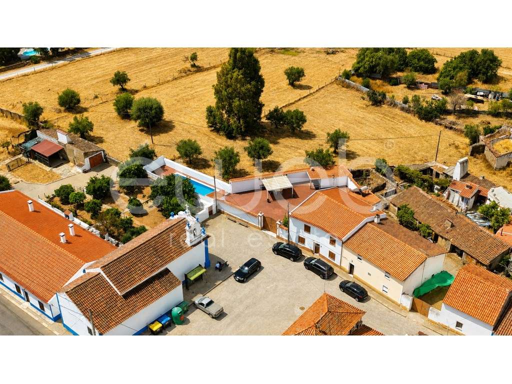 Moradia T4 de Arquitetura Alentejana com Piscina, Motrinos, Regueng...-6