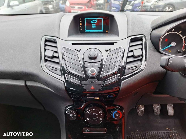 CD player Ford Fiesta 6 2013 HATCHBACK 1.0 ECOBOOST - 8