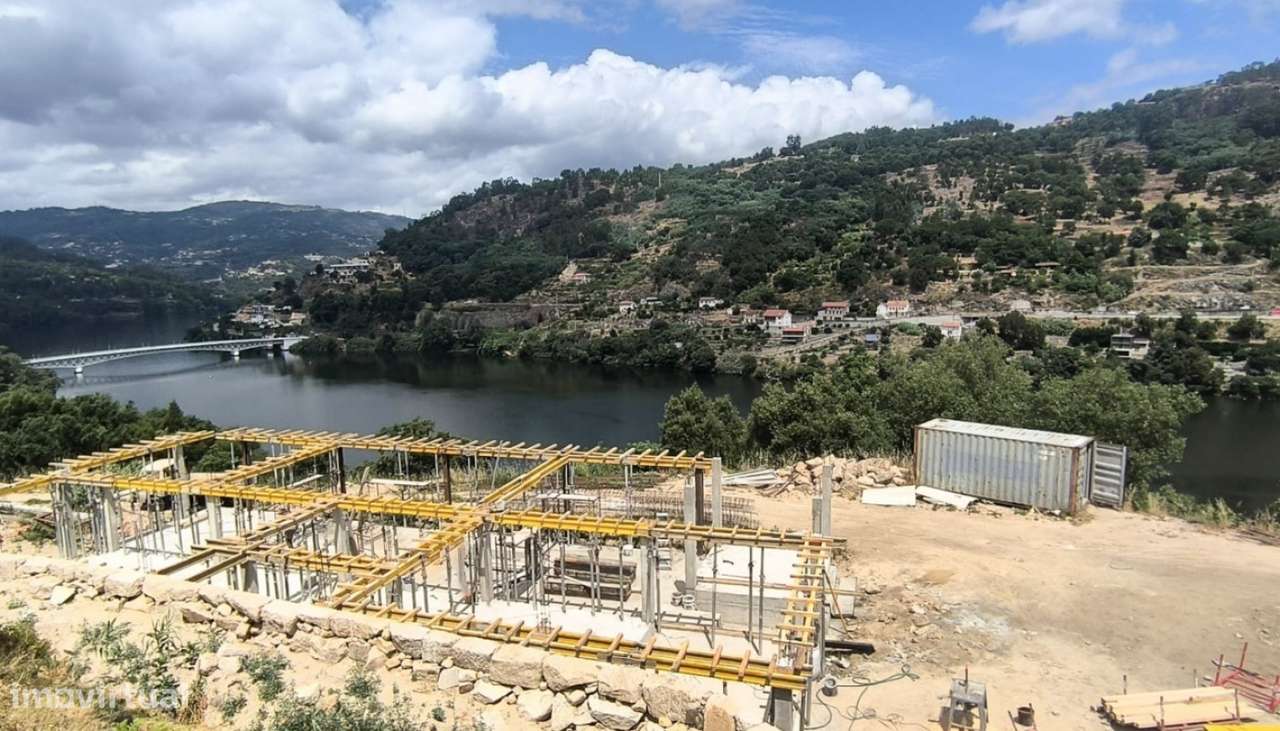 Venda de Moradia V4 em construção, em frente ao rio, Oliveira do Dou-8