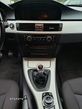 BMW Seria 3 318d DPF Touring - 21