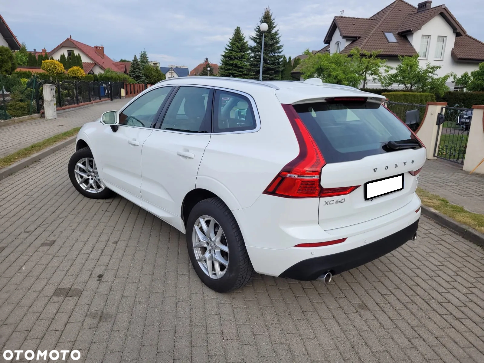 Volvo XC 60 B4 D AWD Geartronic Momentum Pro - 4