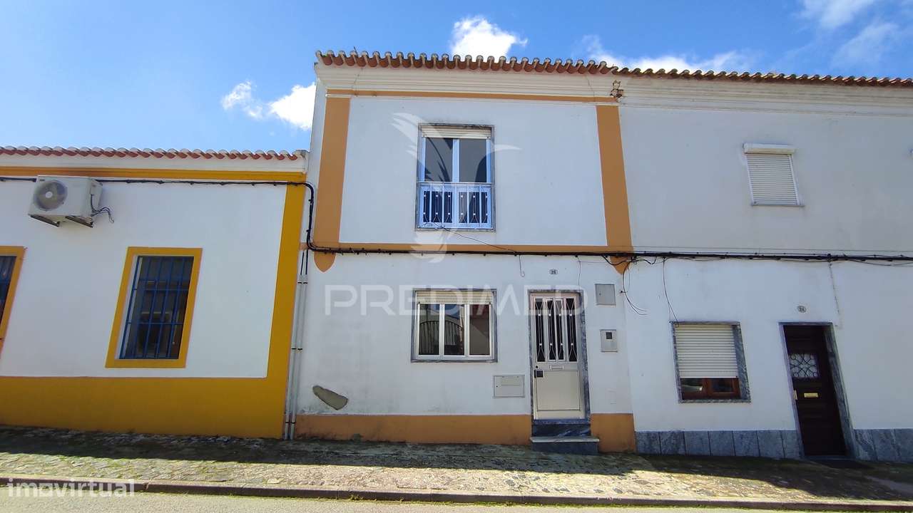 Moradia T4 de 2 pisos com garagem - Grande imagem: 1/30