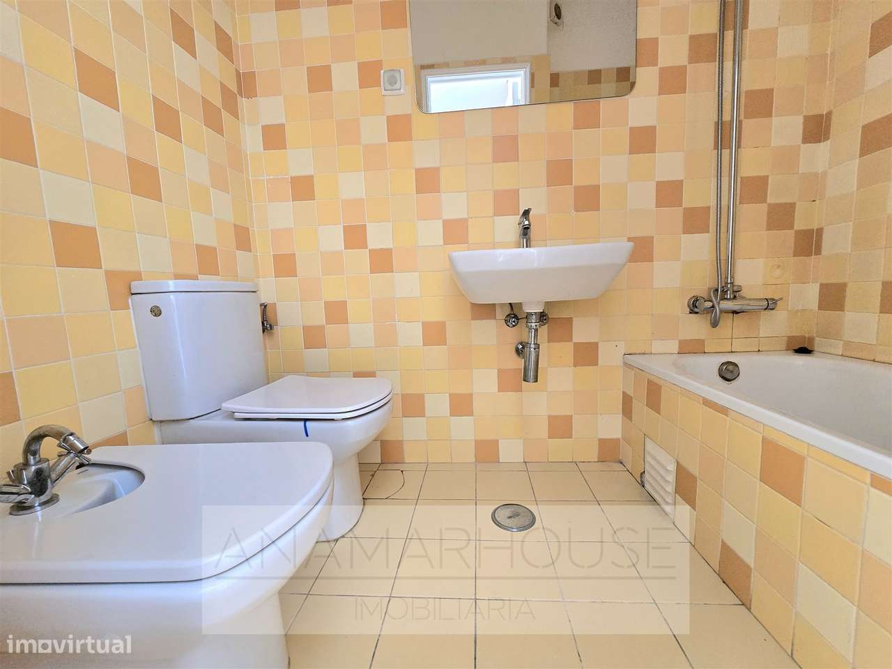 T2 na Rua José Murias, com elevador e arrecadação pronto a habitar, Be-15