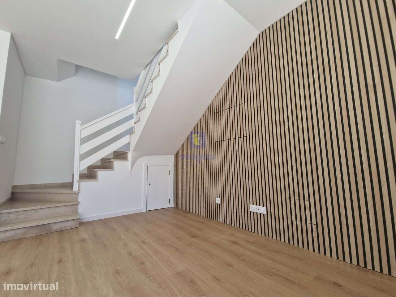 Apartamento T1 Novo no Centro de Caldas da Rainha com 2 lugares de est-8