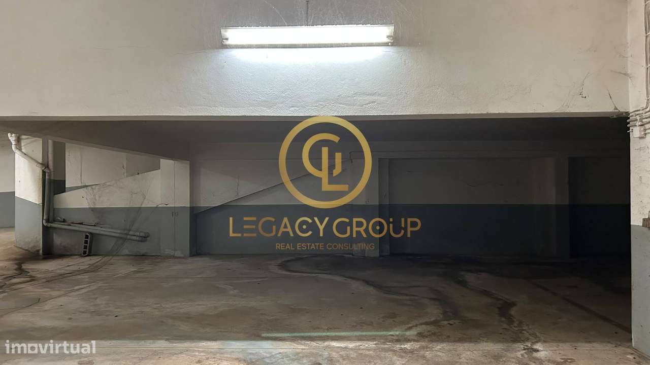 Parqueamento com 787m² situado no centro de Carvoeiro -  Lagoa-21