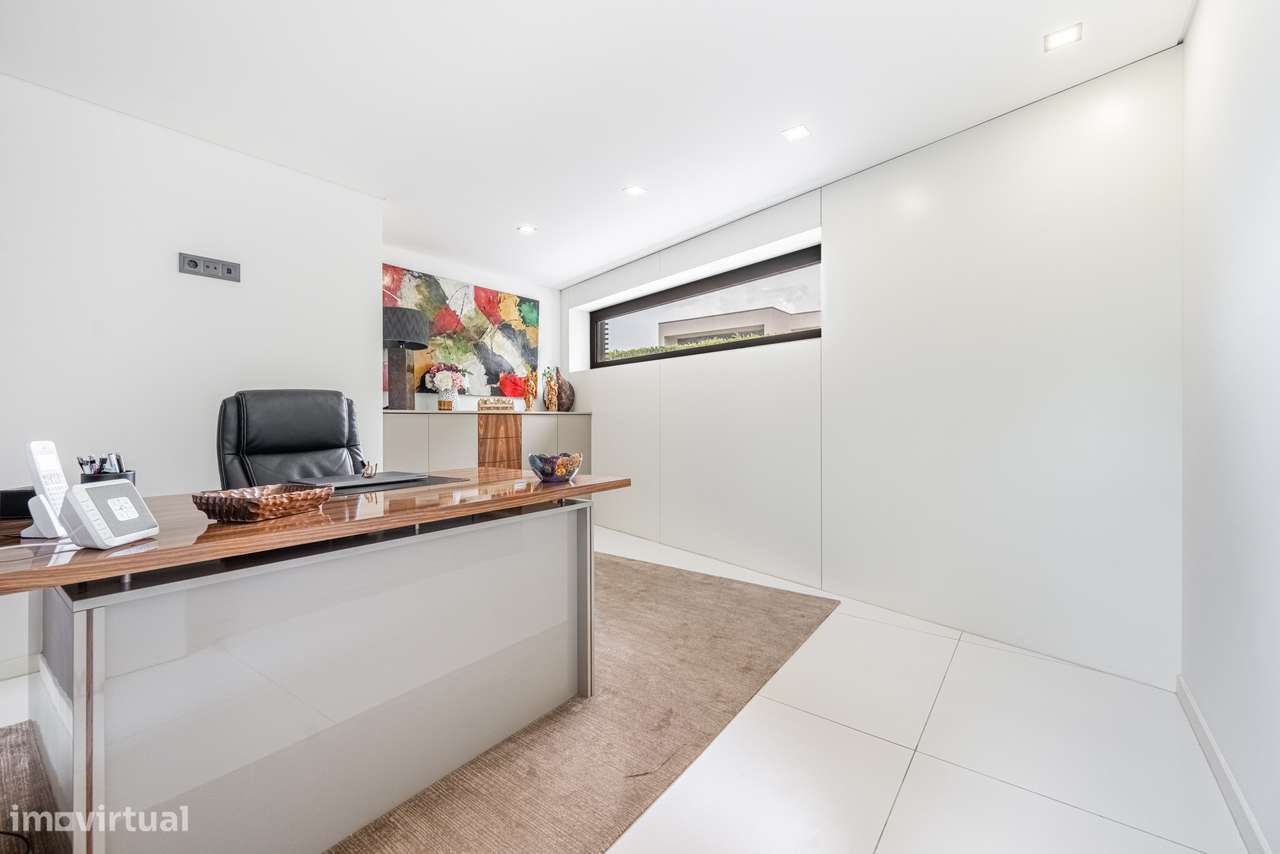 Moradia T4 com Rooftop Panorâmico e Piscina Privativa em GUIMARÃES-10