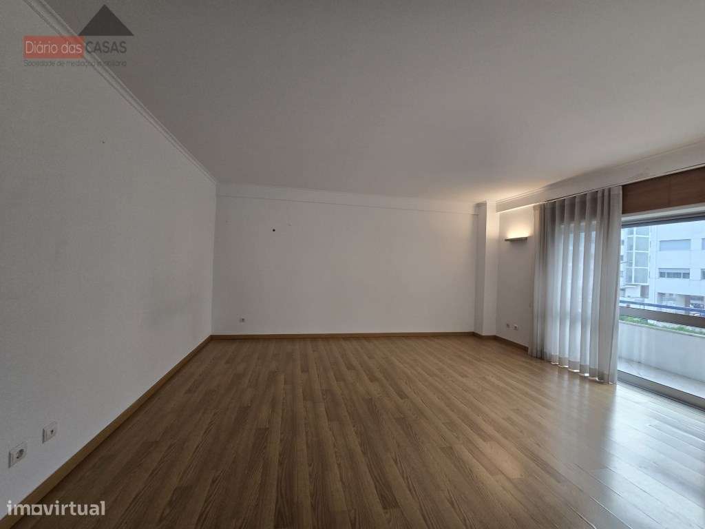 Apartamento T3 Vale das Flores-2