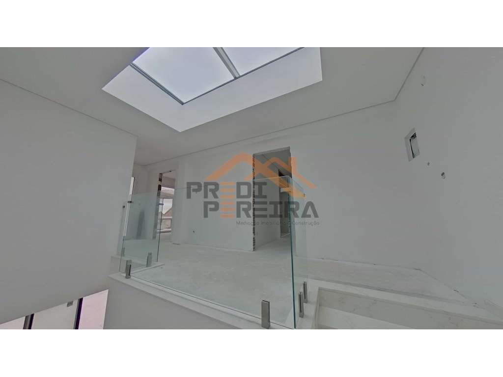 Moradia T4 de luxo com piscina e garagem - Oportunidade Única! - Grande imagem: 5/40