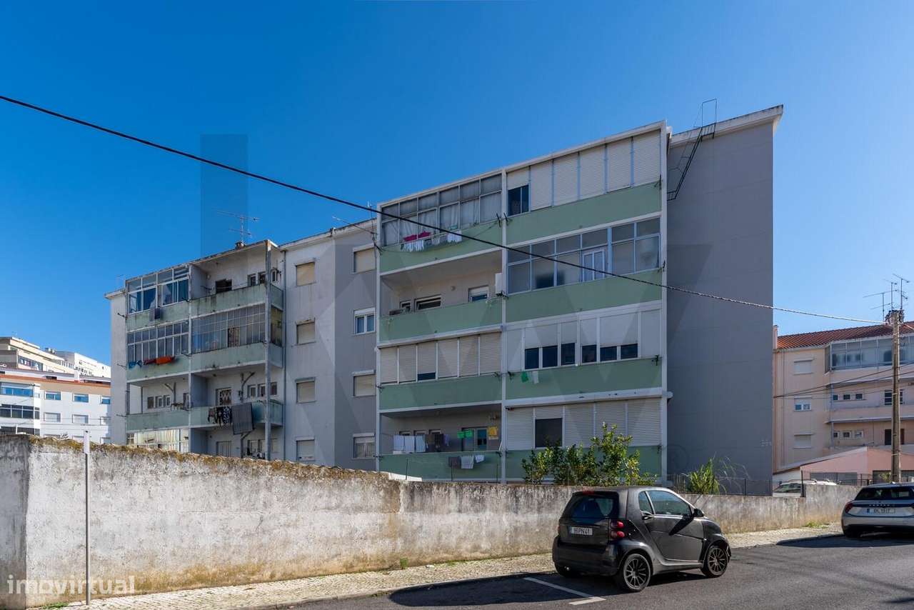 T2 Remodelado com Excelente Exposição Solar no Laranjeiro e Feijó, Alm-27