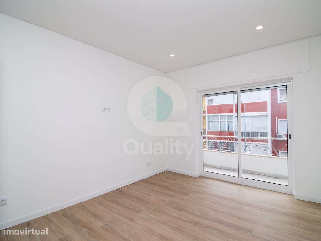 Apartamento T4 Totalmente Renovado - Verderena - Grande imagem: 5/38
