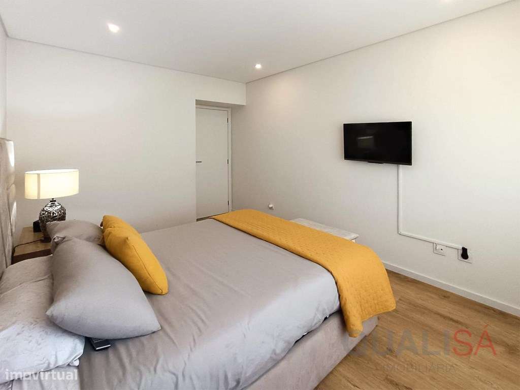 Apartamento T3 de gaveto com varandas, garagem fechada e excelentes...-21