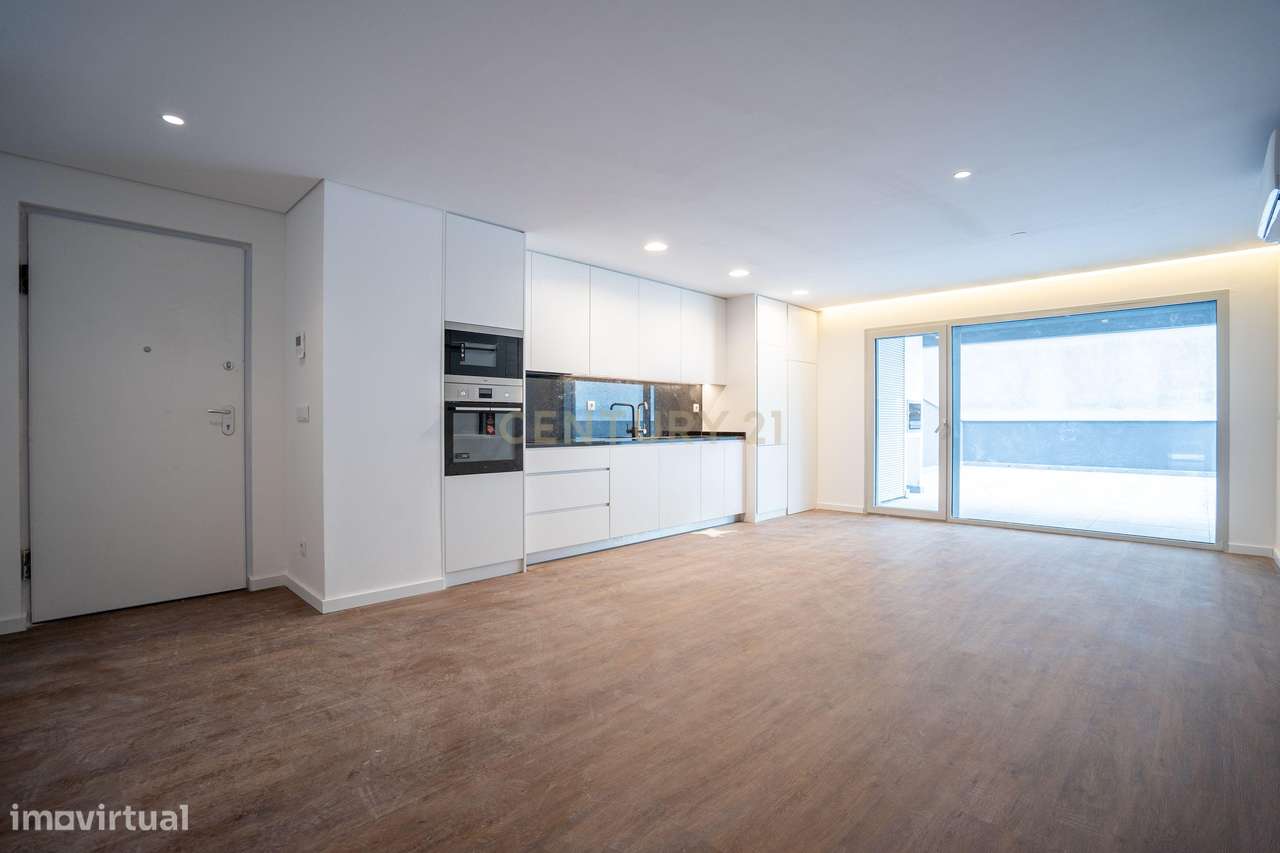 T1 Novo a Estrear com Terraço de 200m² | Ollea Village | Garagem-9