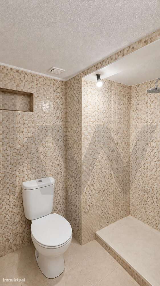 Apartamento T2 com espaço adicional independente | Almada-10