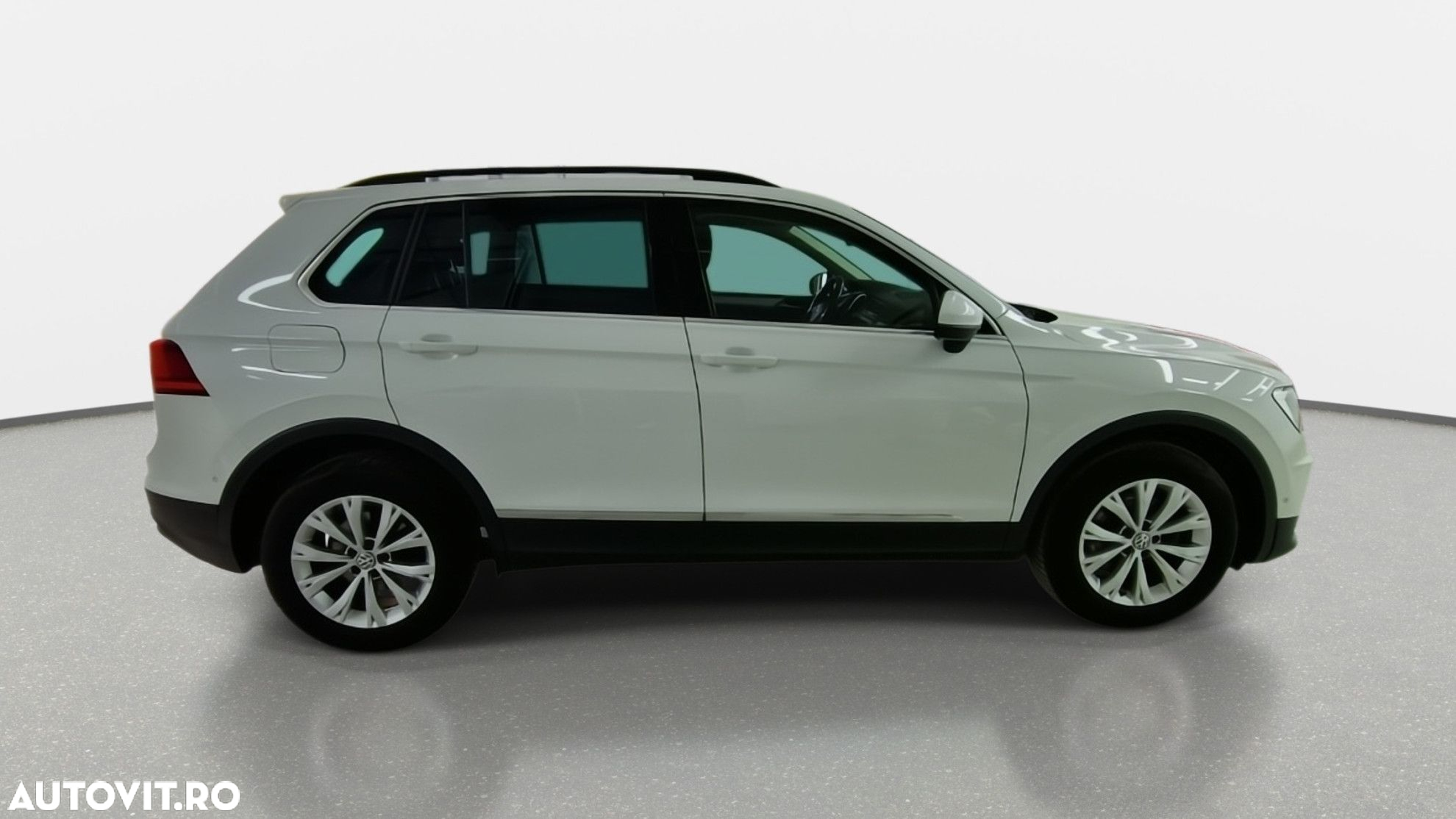 Volkswagen Tiguan - 4