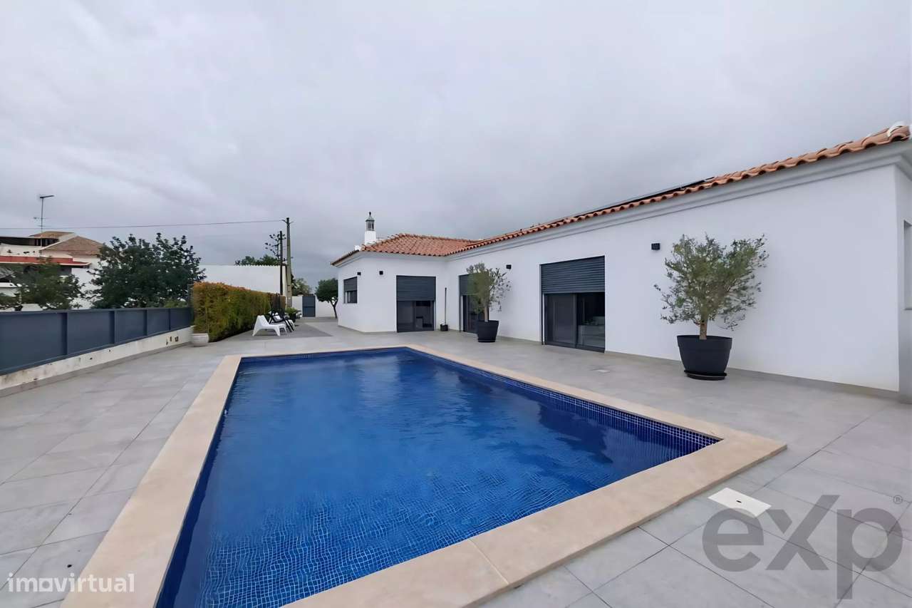 Moradia T4 de Arquitetura Contemporânea - Grande imagem: 4/32