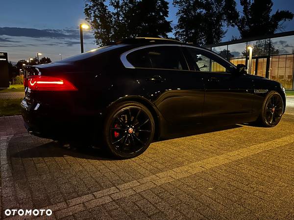 Jaguar XE 25t Prestige - 38