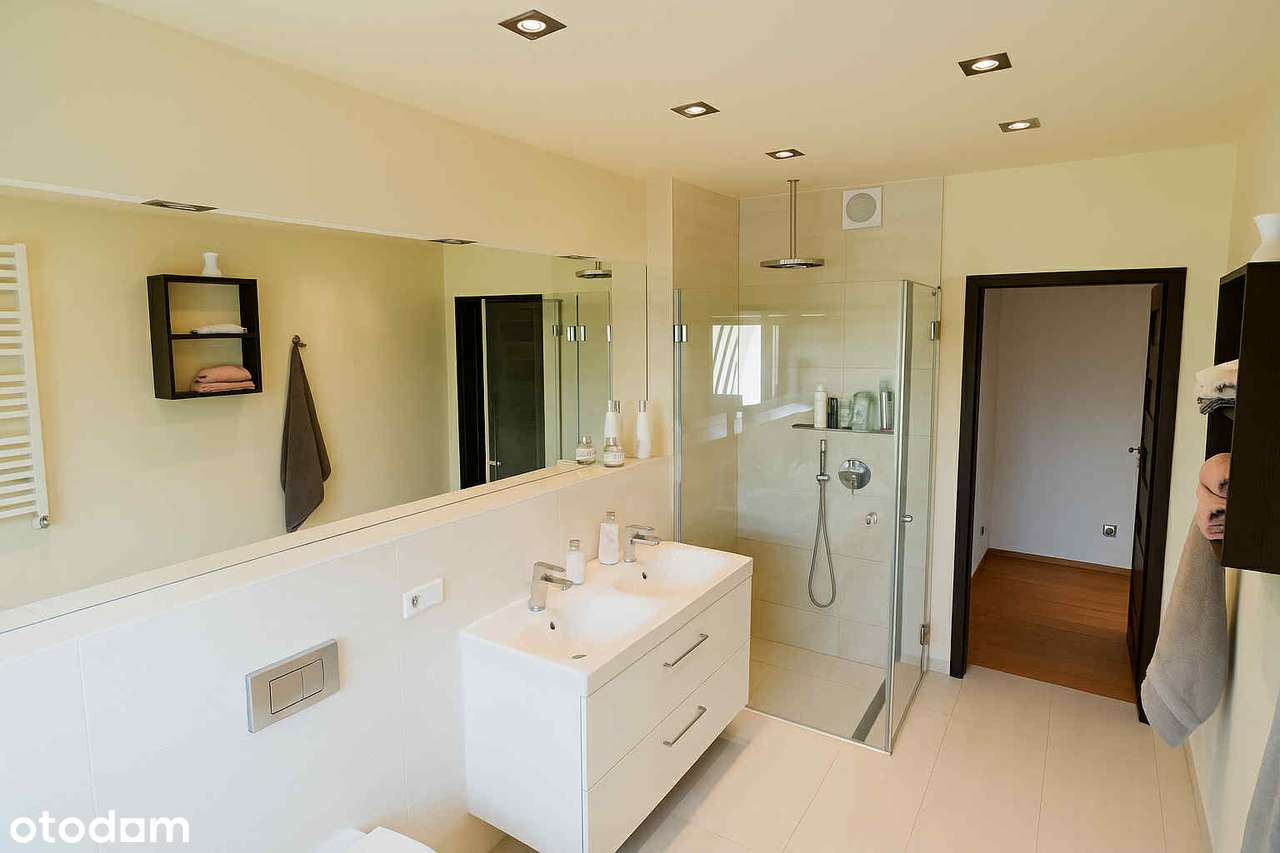 Nieruchomość z potencjałem inwestycyjnym - dom, hale, 1,42 ha ziemi-11