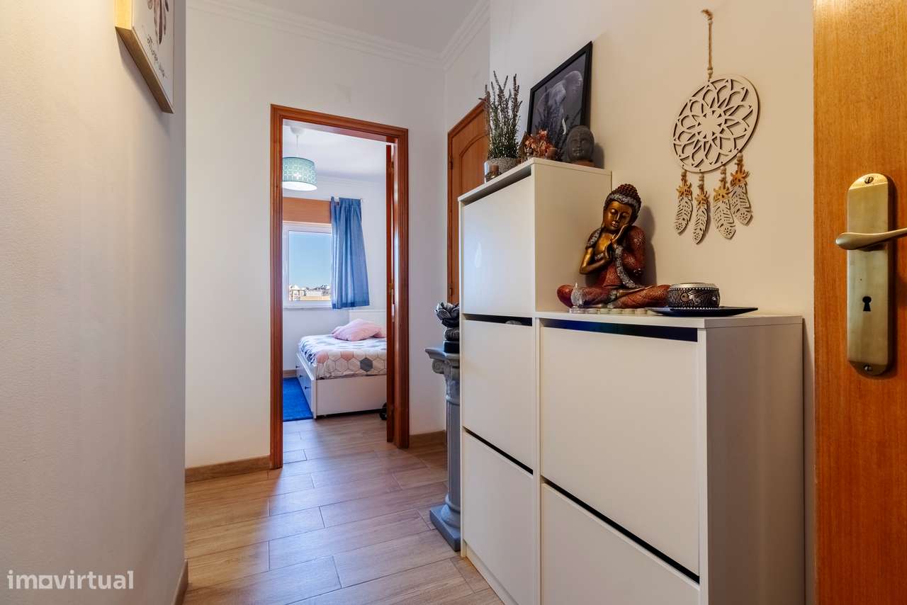 Apartamento T3 convertido em T2 c/ 2 Salas, Semi Remodelado em São Mar-22