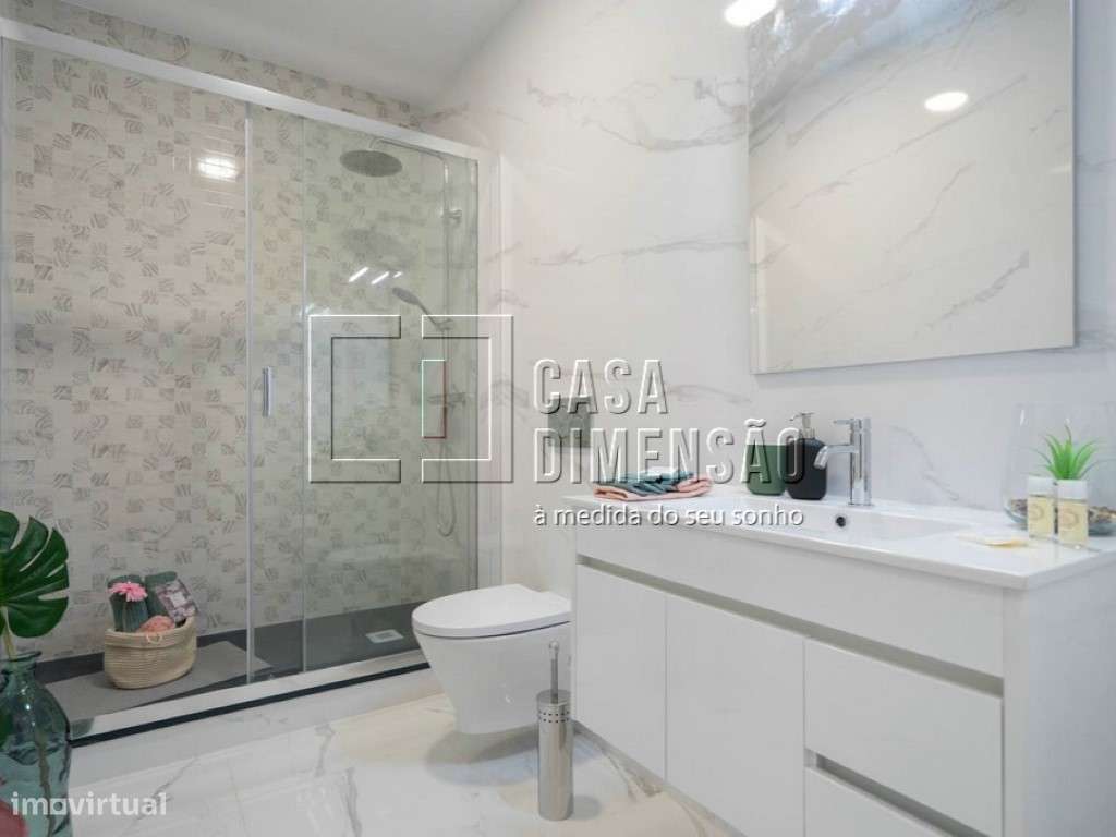 Apartamento T3 em Benfica, com Varandas, Totalmente Mobilado e Pron...-0