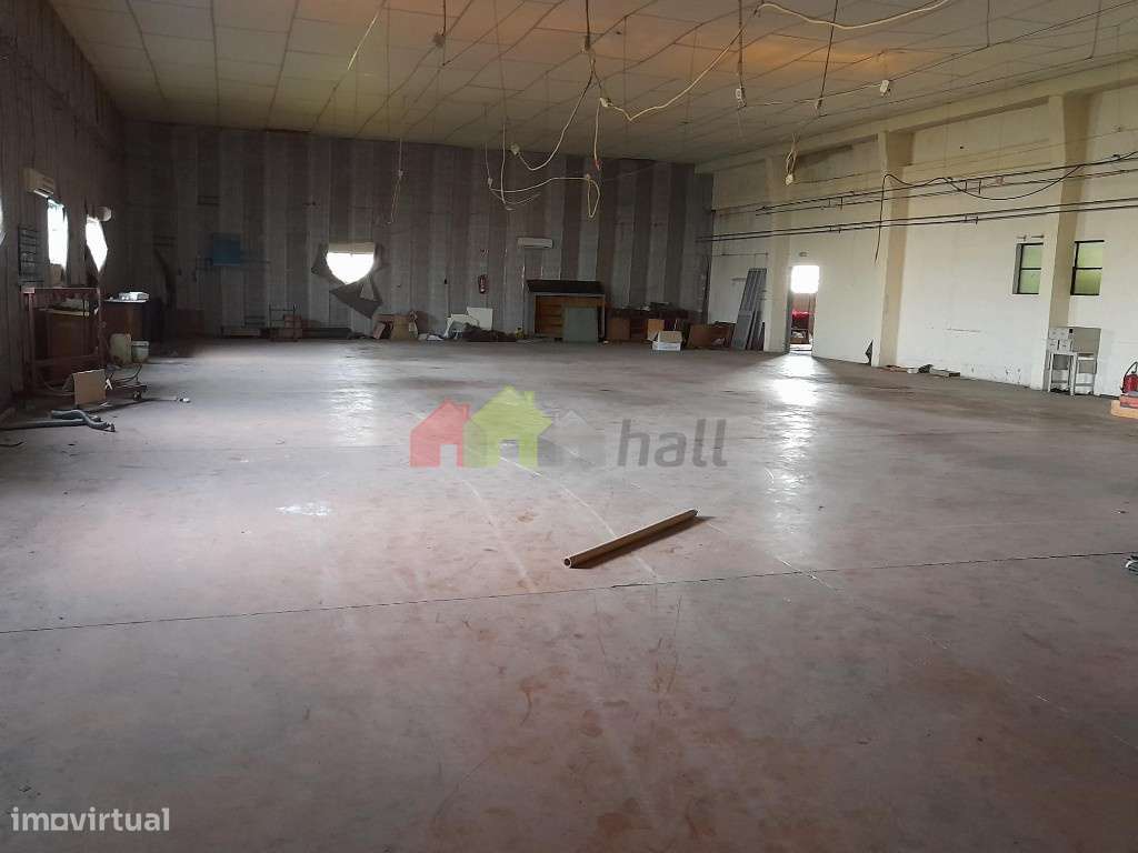 Terreno urbano 5140 m2, 3 armazéns, 3 apartamentos T2 - Brejos Pequeno - Grande imagem: 4/60