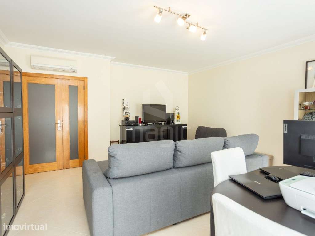 Apartamento T2 Usado com lugar de estacionamento em Vialonga-10